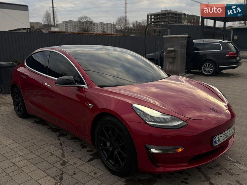 Седан Tesla Model 3 2020 в Перемышлянах