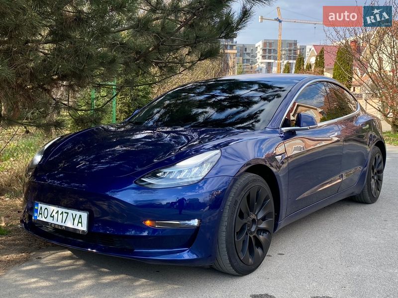 Седан Tesla Model 3 2019 в Ужгороде