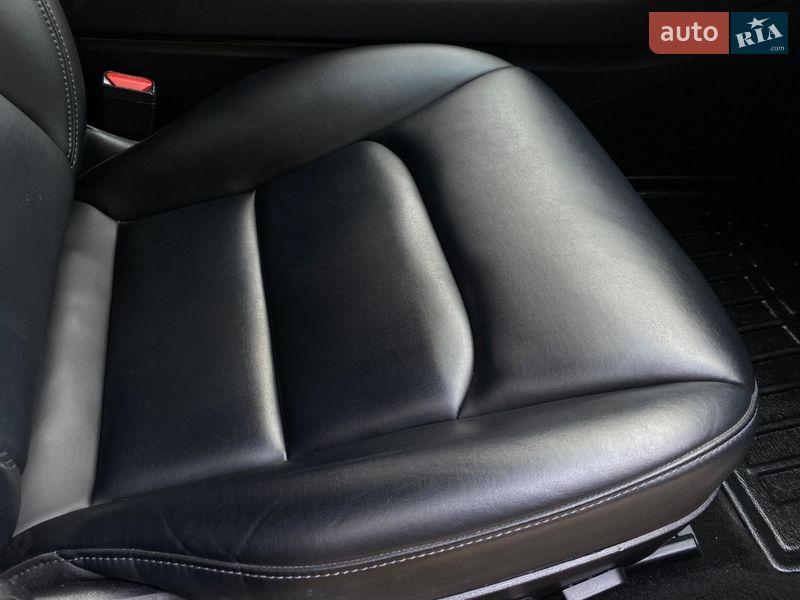 Седан Tesla Model 3 2019 в Ужгороде