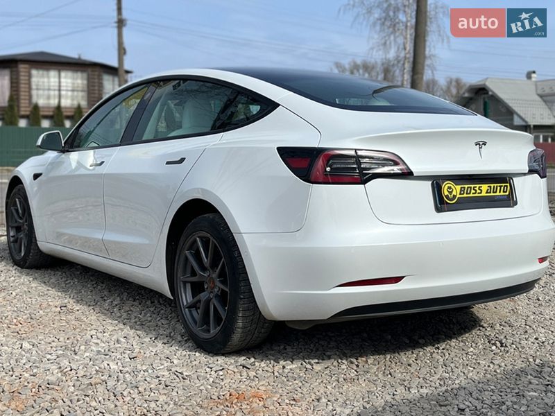 Седан Tesla Model 3 2022 в Коломиї