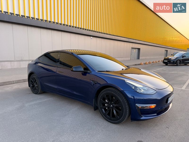 Седан Tesla Model 3 2022 в Киеве