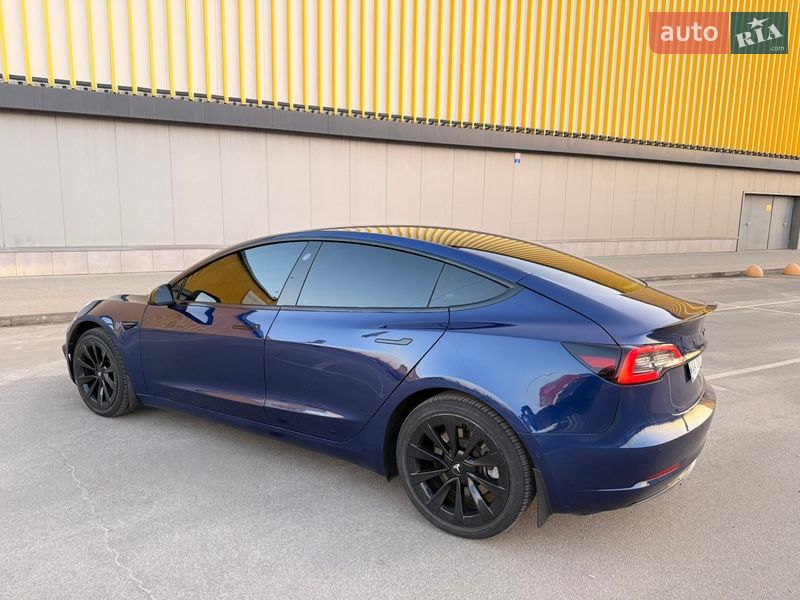 Седан Tesla Model 3 2022 в Киеве