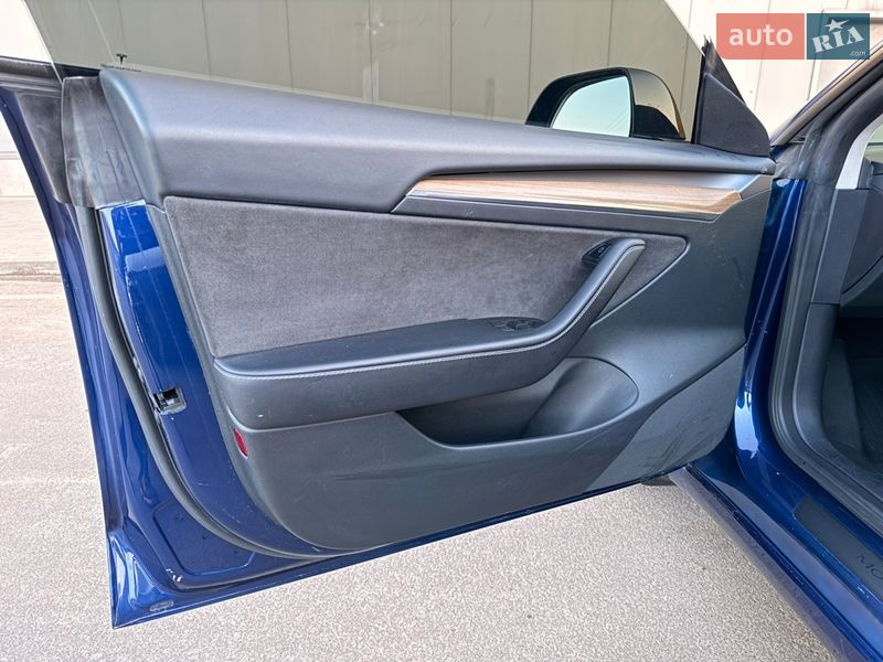 Седан Tesla Model 3 2022 в Киеве