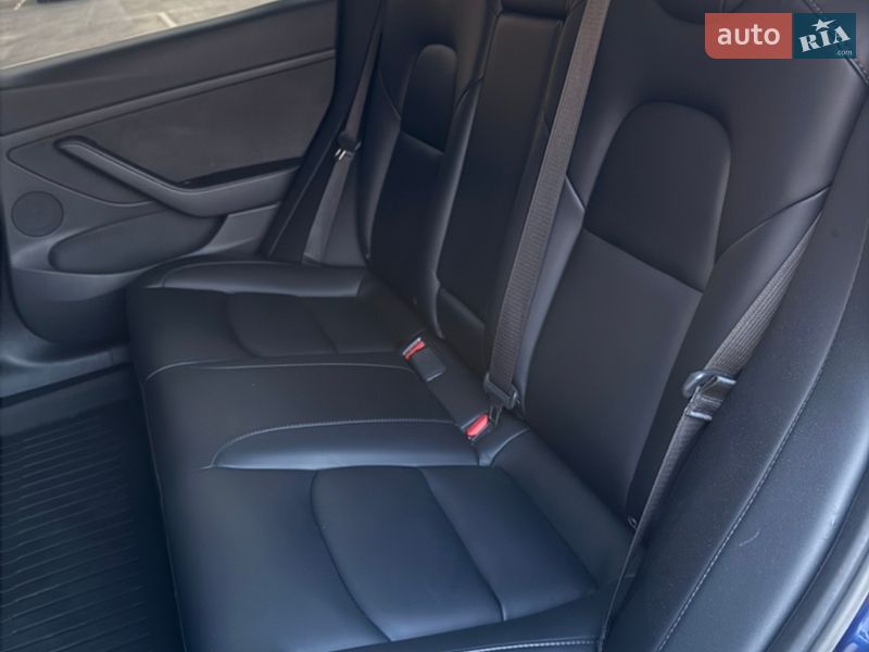 Седан Tesla Model 3 2022 в Киеве