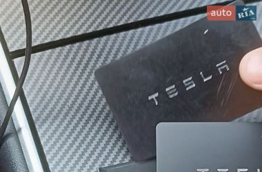 Седан Tesla Model 3 2019 в Володимирі