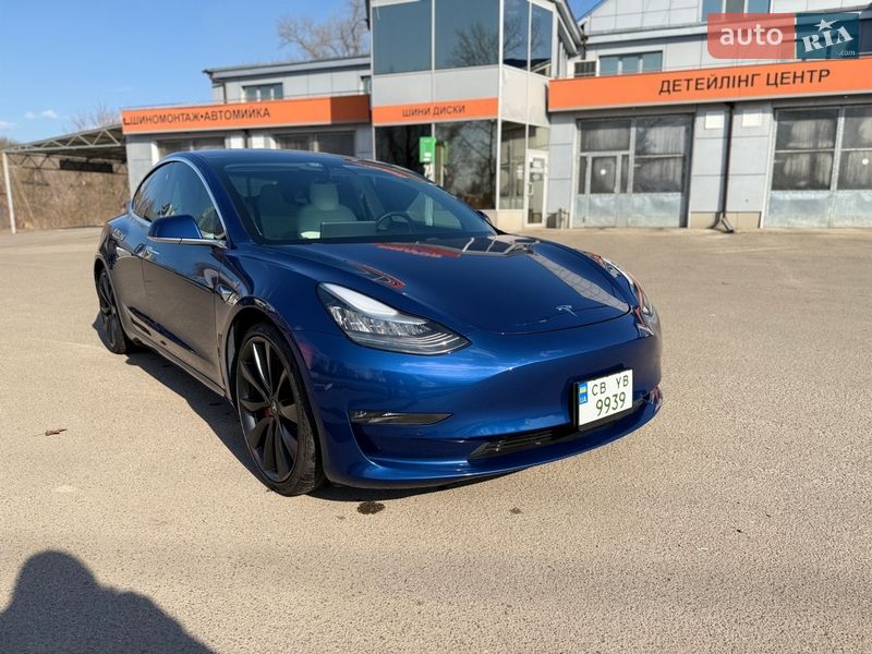Седан Tesla Model 3 2020 в Киеве