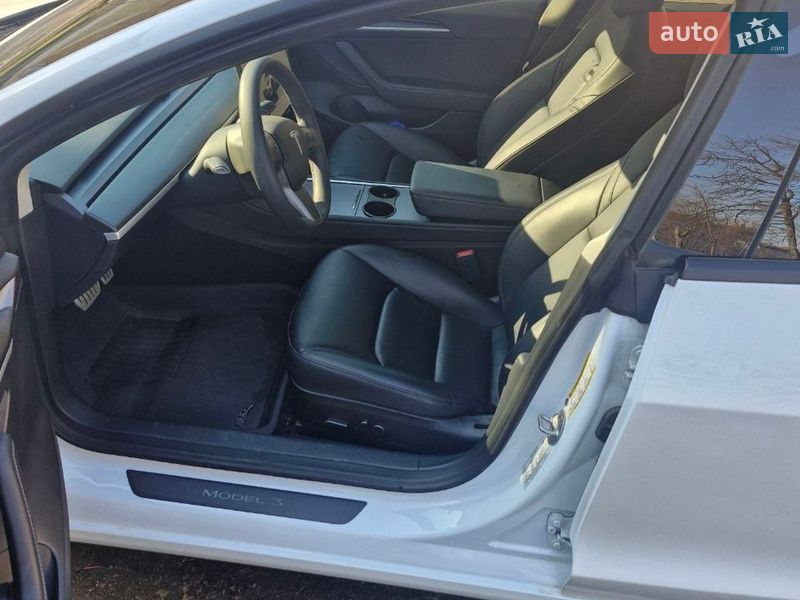 Седан Tesla Model 3 2022 в Львове