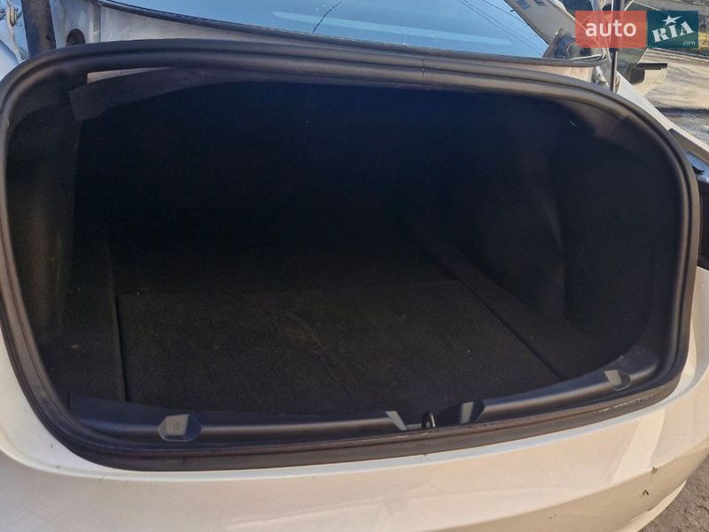 Седан Tesla Model 3 2022 в Львове