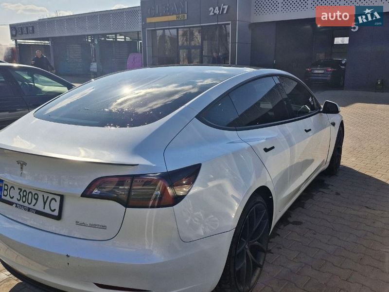 Седан Tesla Model 3 2022 в Львове