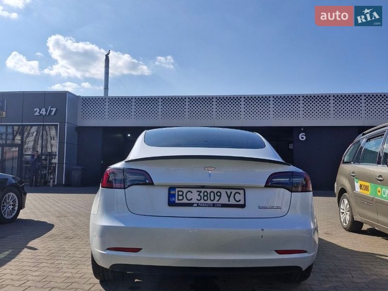Седан Tesla Model 3 2022 в Львове