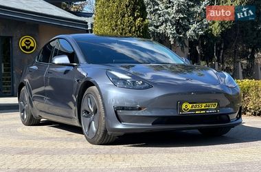 Седан Tesla Model 3 2022 в Львове