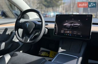 Седан Tesla Model 3 2022 в Львове