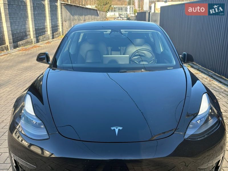 Седан Tesla Model 3 2021 в Ровно