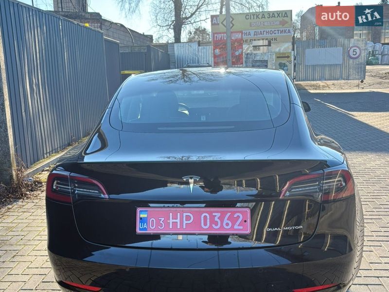 Седан Tesla Model 3 2021 в Ровно