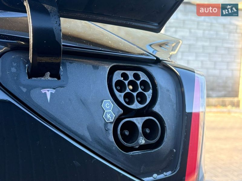 Седан Tesla Model 3 2021 в Ровно