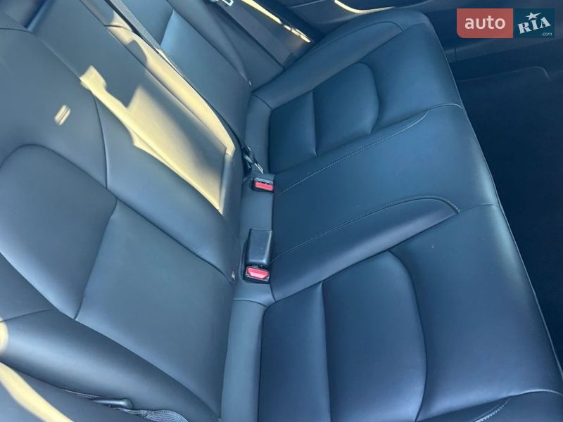 Седан Tesla Model 3 2021 в Ровно