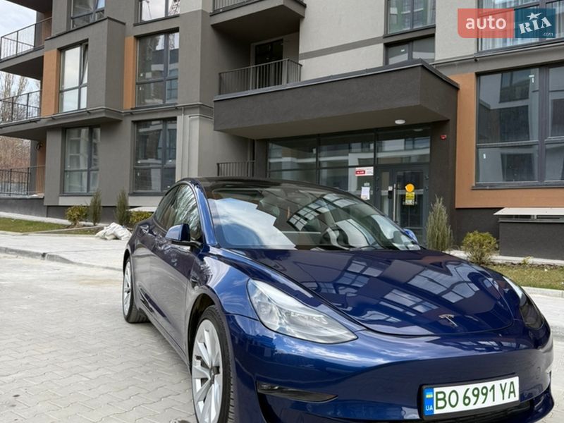 Седан Tesla Model 3 2021 в Тернополе