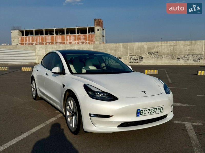 Седан Tesla Model 3 2021 в Львове