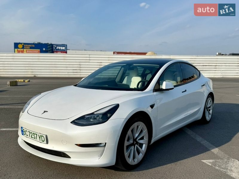 Седан Tesla Model 3 2021 в Львове