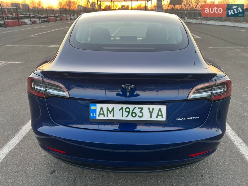 Седан Tesla Model 3 2020 в Киеве