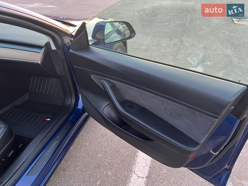 Седан Tesla Model 3 2020 в Киеве