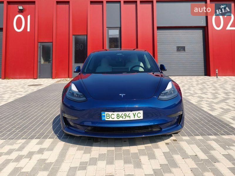Седан Tesla Model 3 2021 в Львове