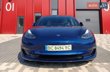 Седан Tesla Model 3 2021 в Львові