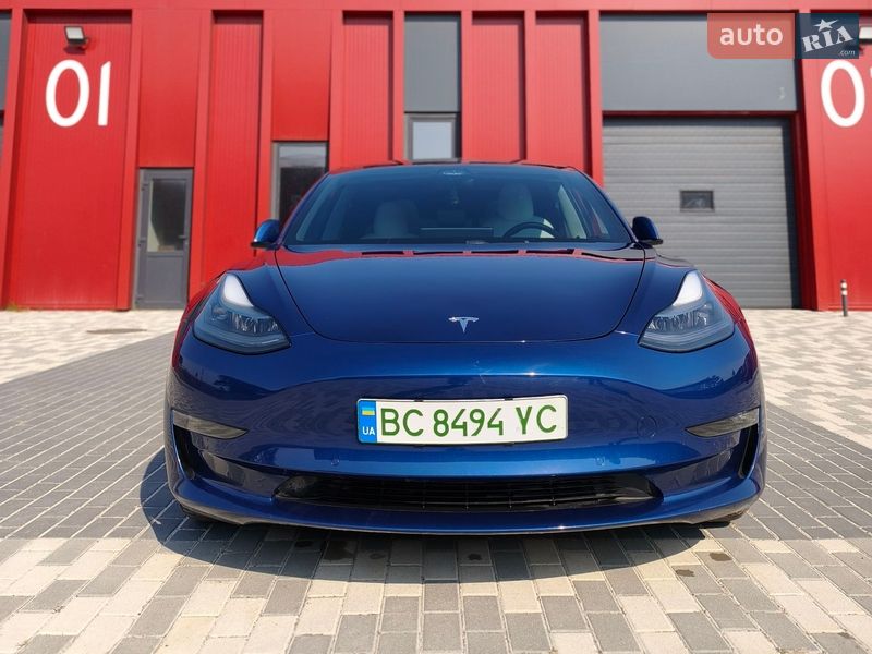 Седан Tesla Model 3 2021 в Львове
