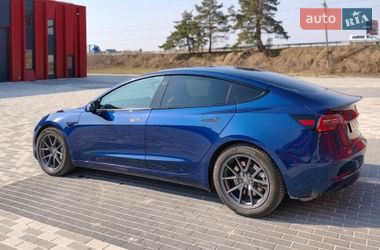 Седан Tesla Model 3 2021 в Львові
