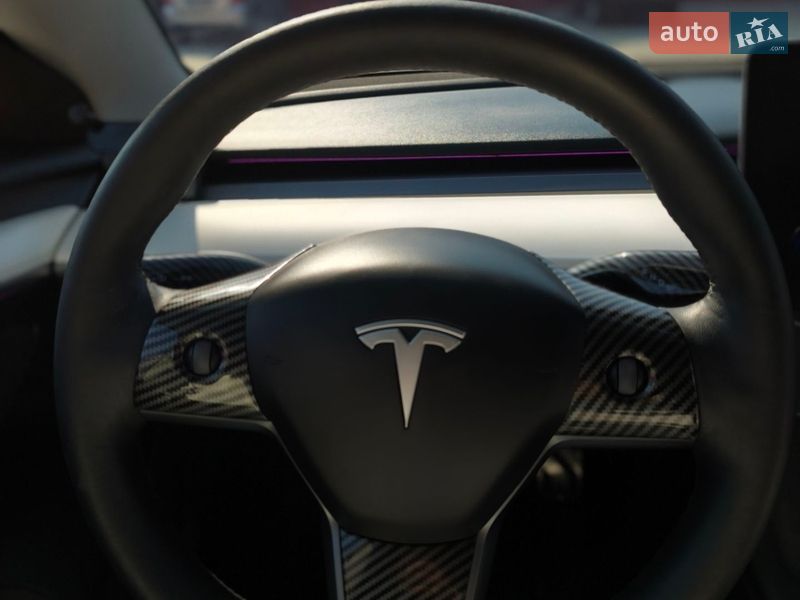 Седан Tesla Model 3 2021 в Львове