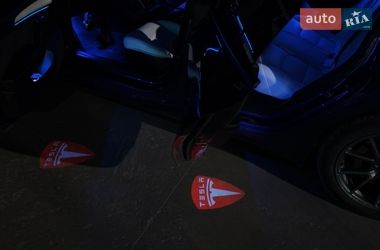 Седан Tesla Model 3 2021 в Львові