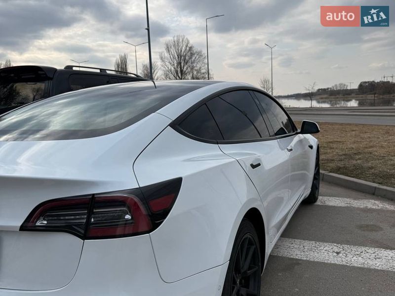 Седан Tesla Model 3 2020 в Виннице