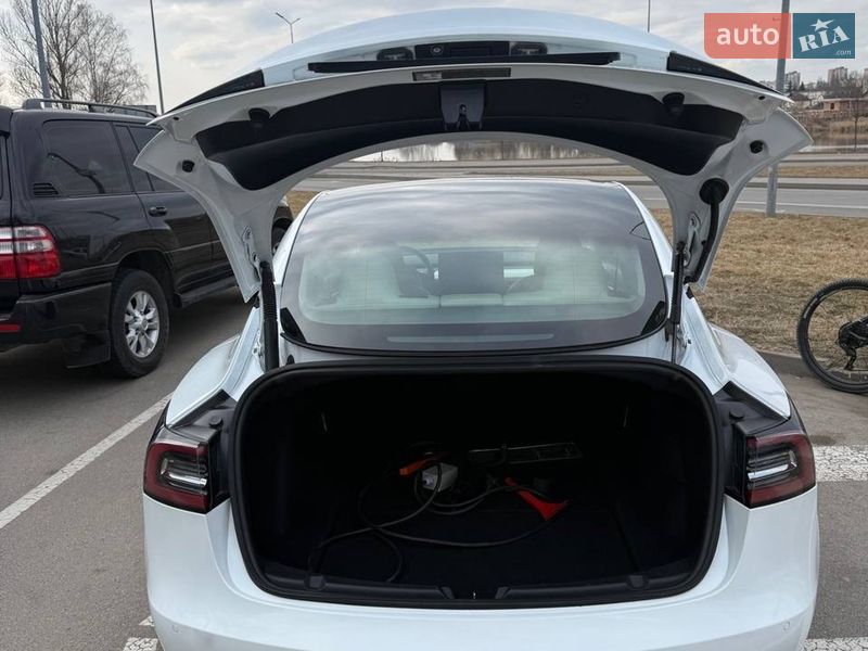 Седан Tesla Model 3 2020 в Виннице