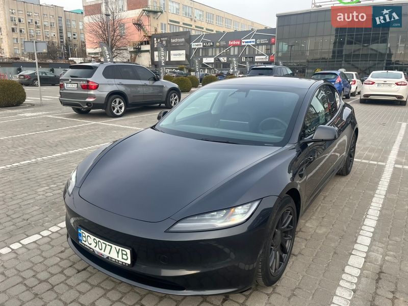 Седан Tesla Model 3 2024 в Львове