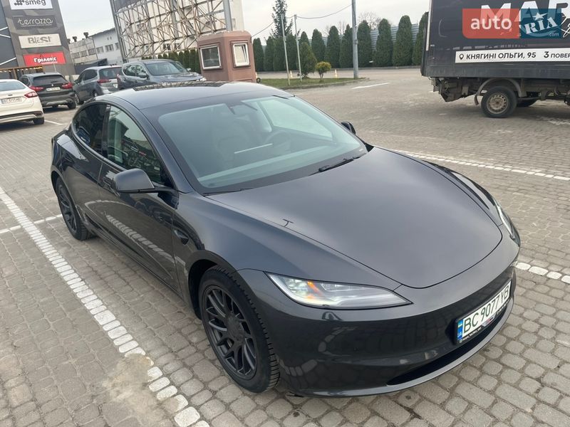 Седан Tesla Model 3 2024 в Львове