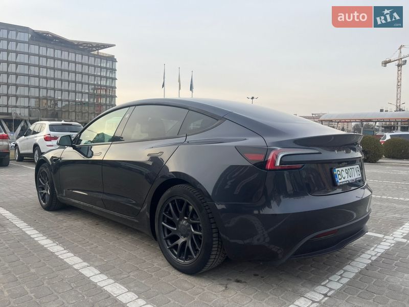 Седан Tesla Model 3 2024 в Львове