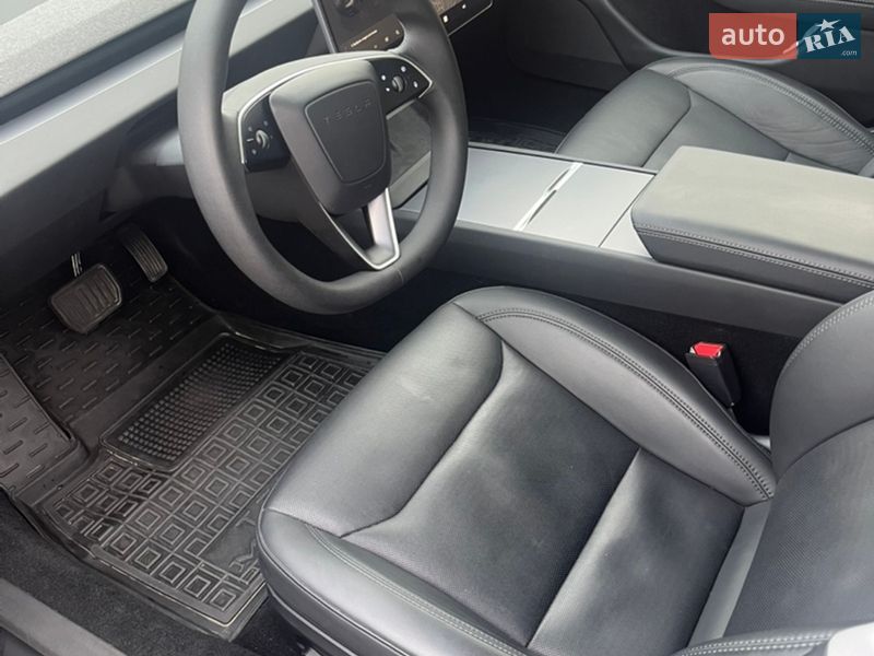 Седан Tesla Model 3 2024 в Львове