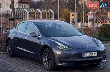 Седан Tesla Model 3 2018 в Львове