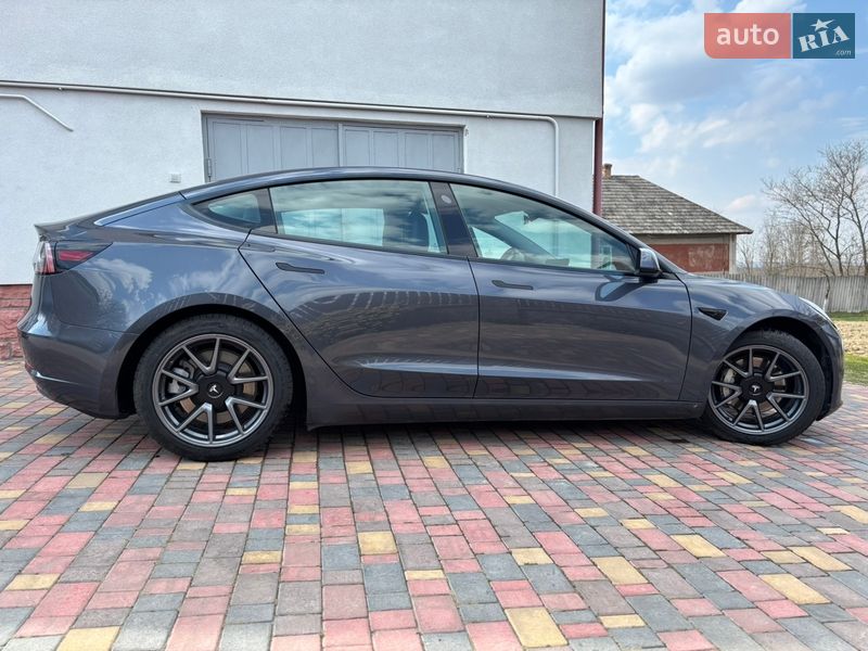 Седан Tesla Model 3 2021 в Дрогобыче