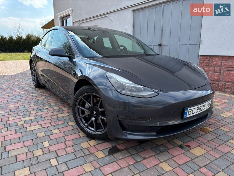 Седан Tesla Model 3 2021 в Дрогобыче