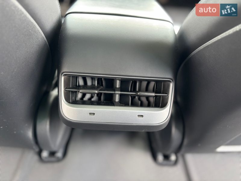 Седан Tesla Model 3 2021 в Дрогобыче