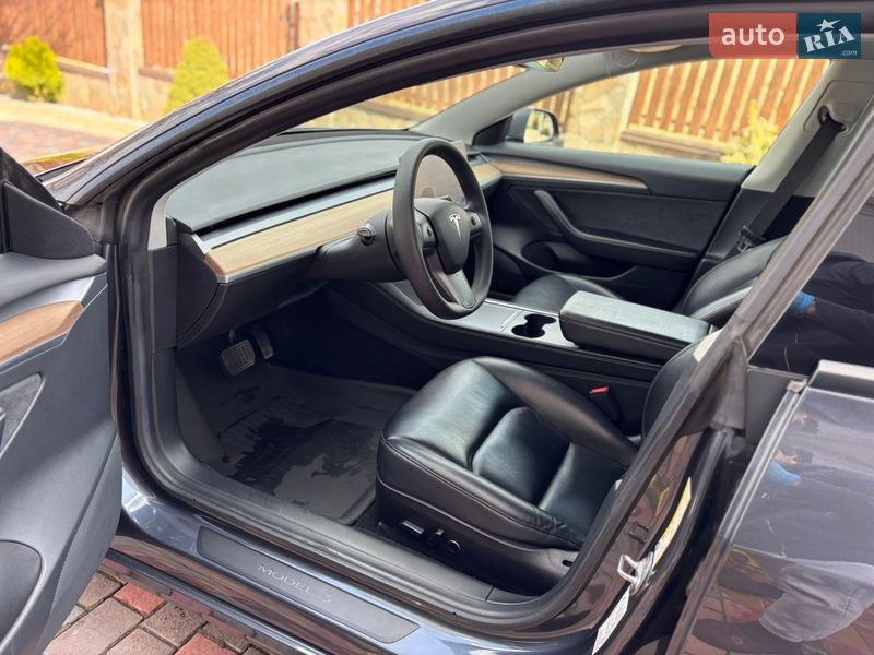 Седан Tesla Model 3 2021 в Дрогобыче