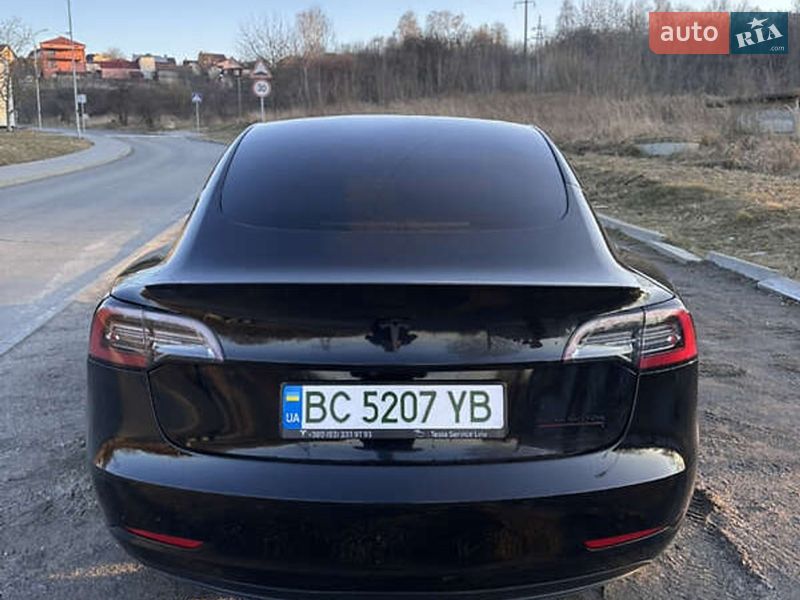 Седан Tesla Model 3 2022 в Киеве