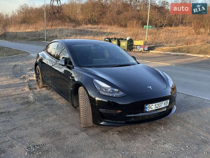 Седан Tesla Model 3 2022 в Киеве