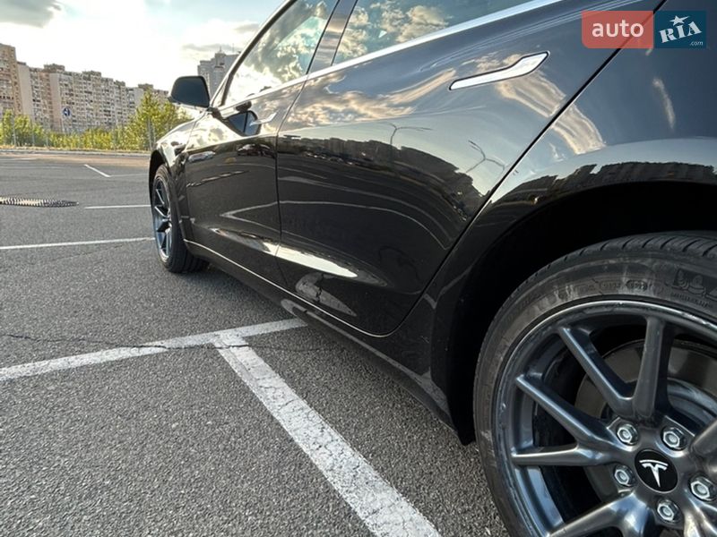 Седан Tesla Model 3 2018 в Киеве
