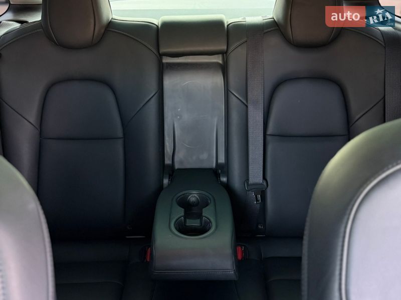 Седан Tesla Model 3 2019 в Києві