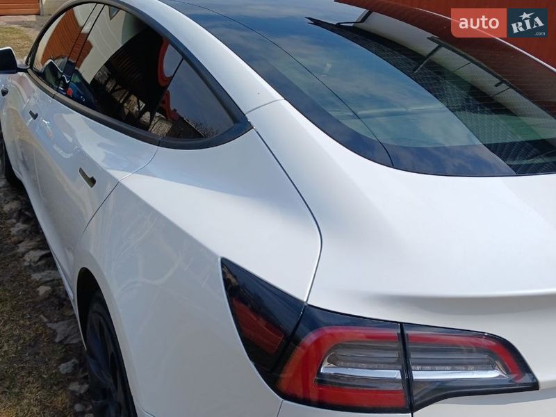 Седан Tesla Model 3 2021 в Теребовле