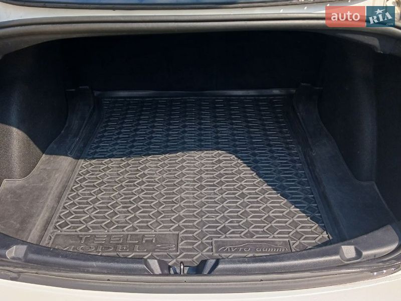 Седан Tesla Model 3 2021 в Теребовле