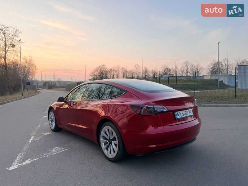 Седан Tesla Model 3 2022 в Києві