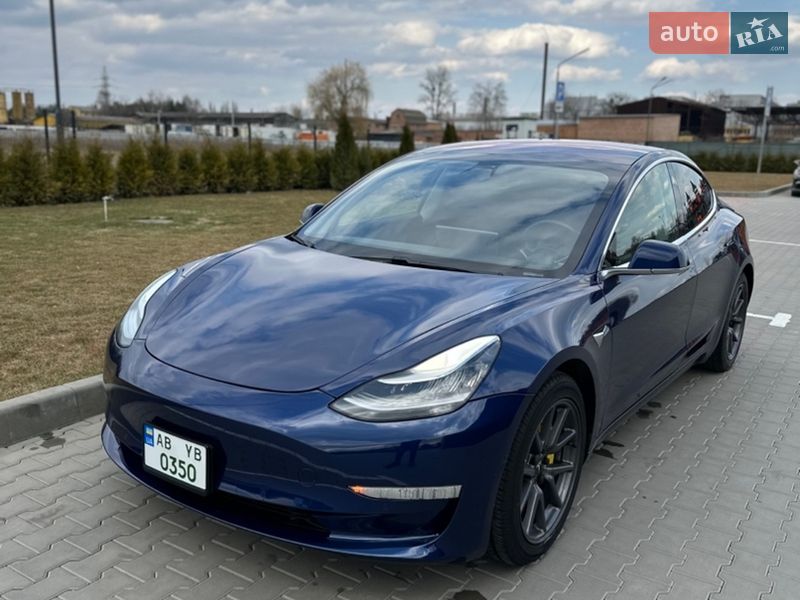 Седан Tesla Model 3 2018 в Вінниці